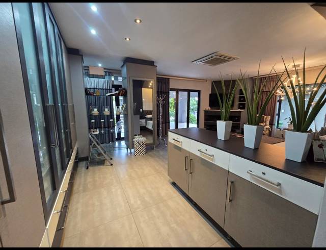 5 BEDROOM HOUSE FOR SALE IN THREE RIVERS EAST